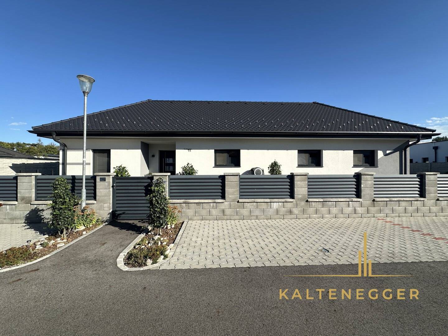 Luxus-Bungalow mit Pool, Sauna &amp; High-End-Technik
