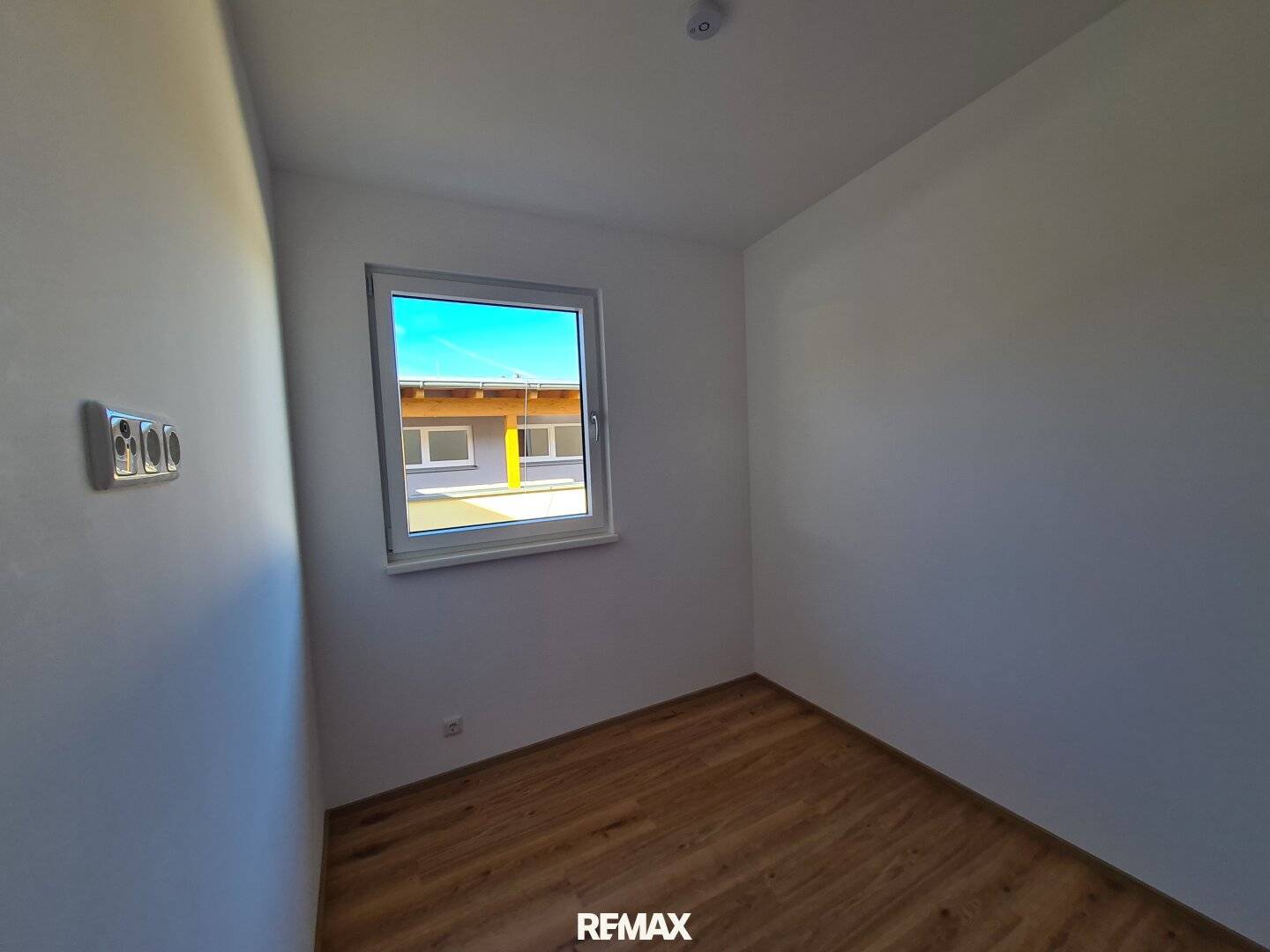 Like-new rental apartment - Small but great layout!