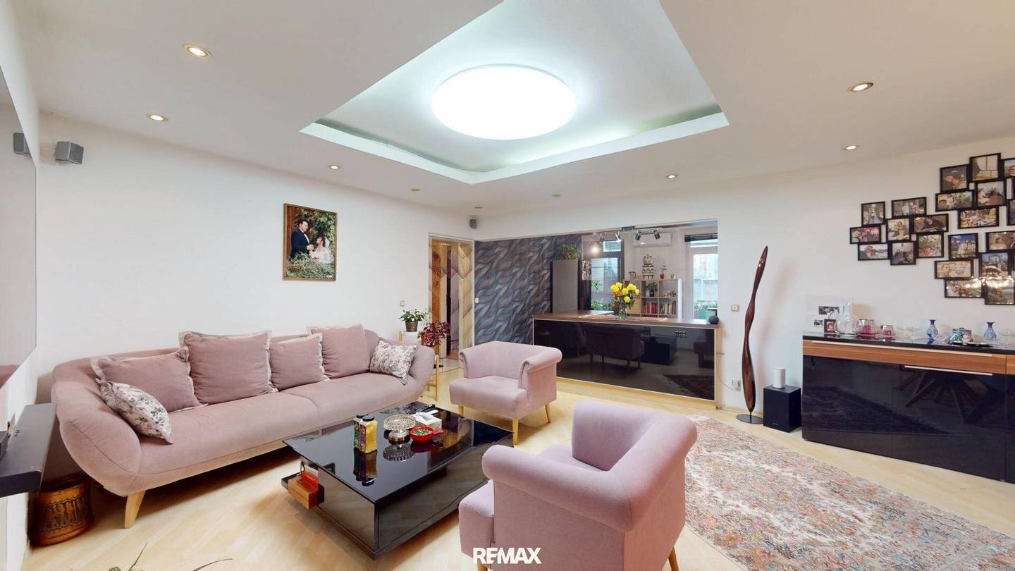 Zentrale 4-Zimmer- Wohnung mit Loggia, Sauna &amp; Tiefgarage in Linz !