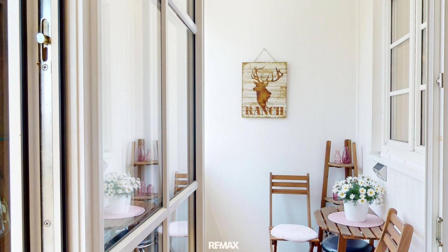 This floor apartment feels like a living dream in XXL