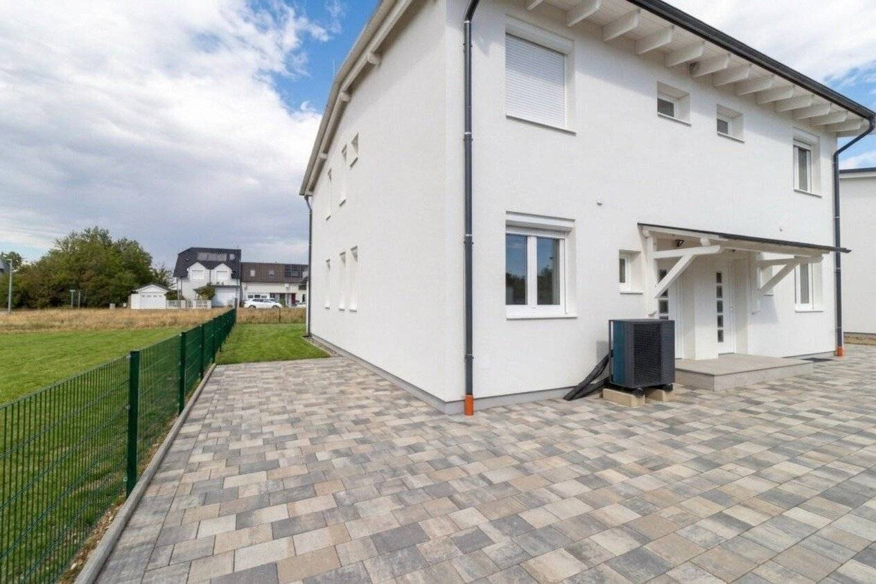 🌿 ERSTBEZUG – MODERNE DOPPELHAUSHÄLFTE MIT GARTEN, TERRASSE &amp; LUFTWÄRMEPUMPE IN RUHIGER LAGE