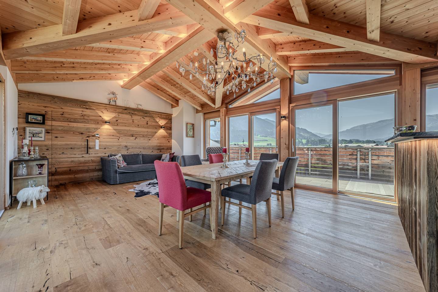 Dachgeschosswohnung mit Panoramablick und großzügiger Terrasse