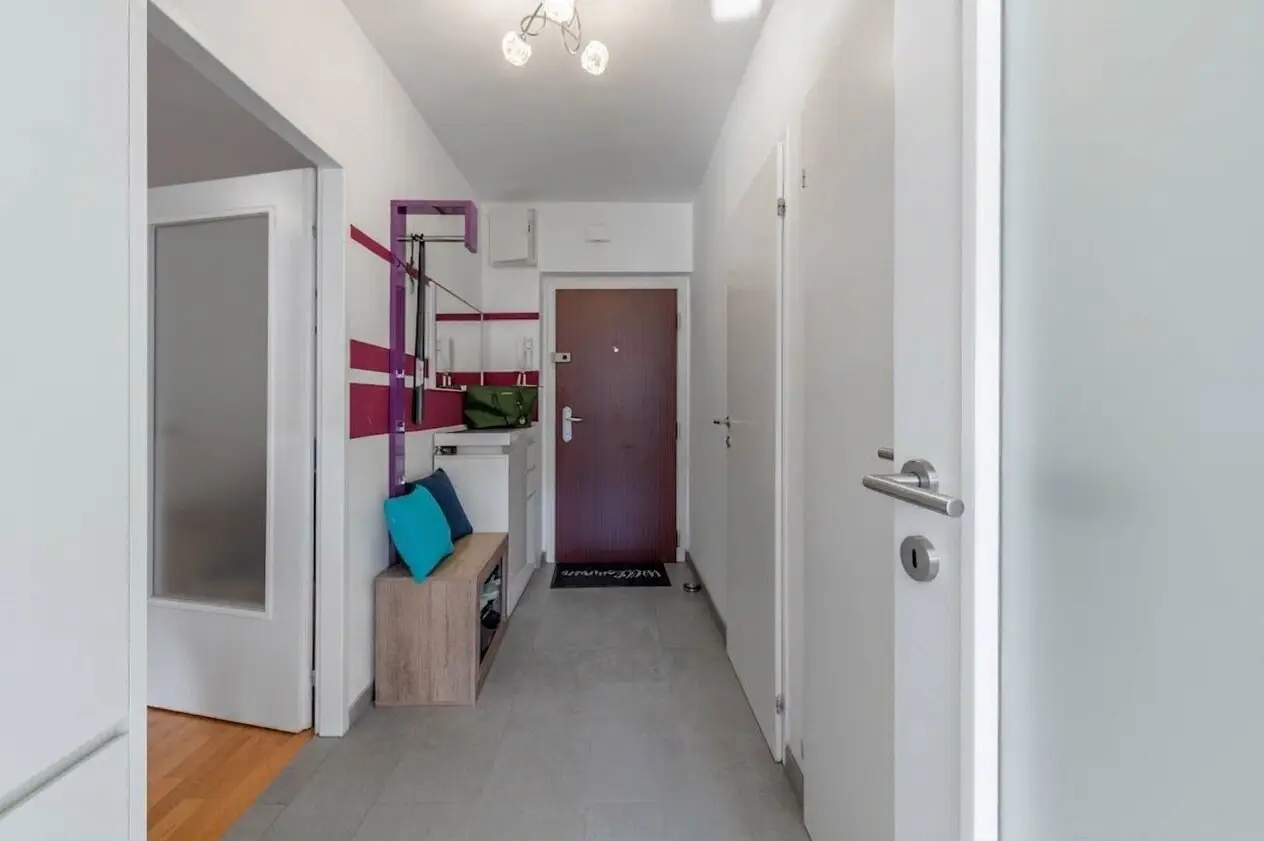 Modernized 2-room apartment with west-facing loggia in Rodaun