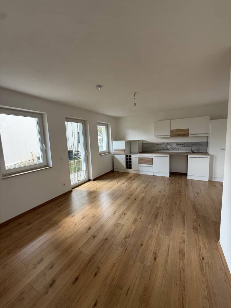 Like-new 3-room apartment with terrace and 2 parking spaces in Mauerkirchen on the ground floor
