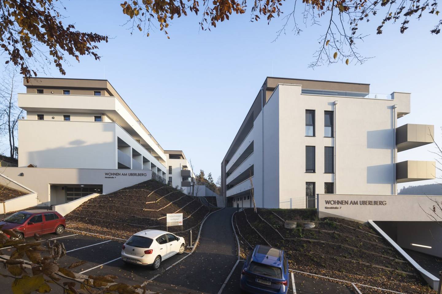High-quality 3-room floor apartment with 2 car parking spaces