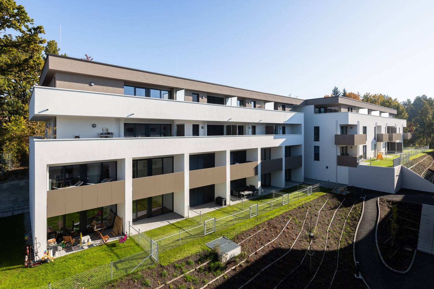 High-quality 3-room floor apartment with 2 car parking spaces