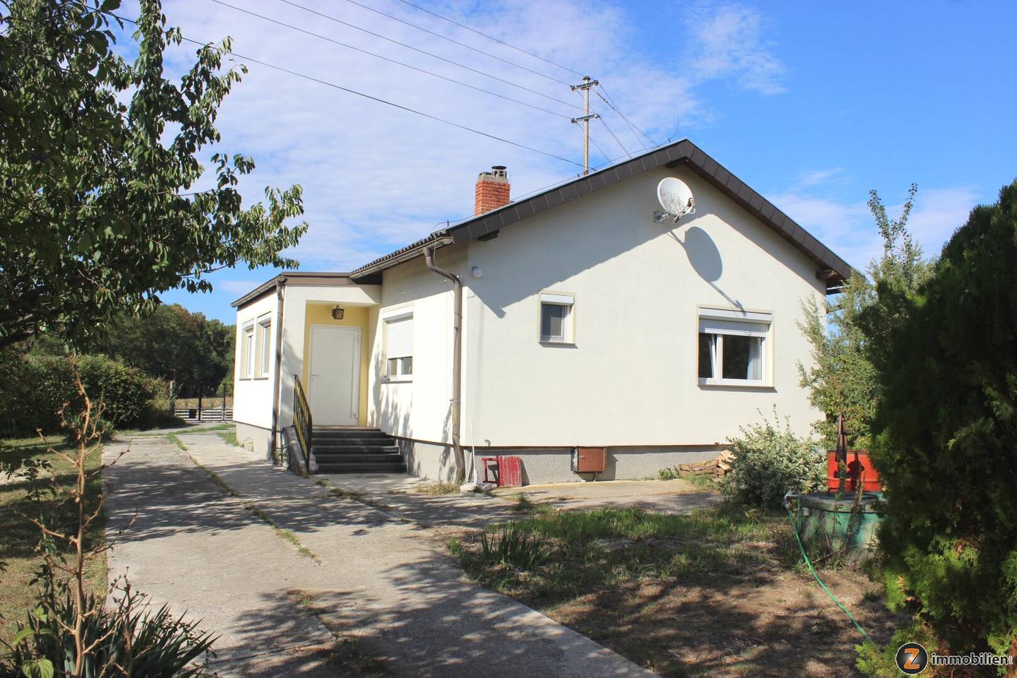 Dürnbach: Kleines Wohnhaus mit Garten und Brunnen