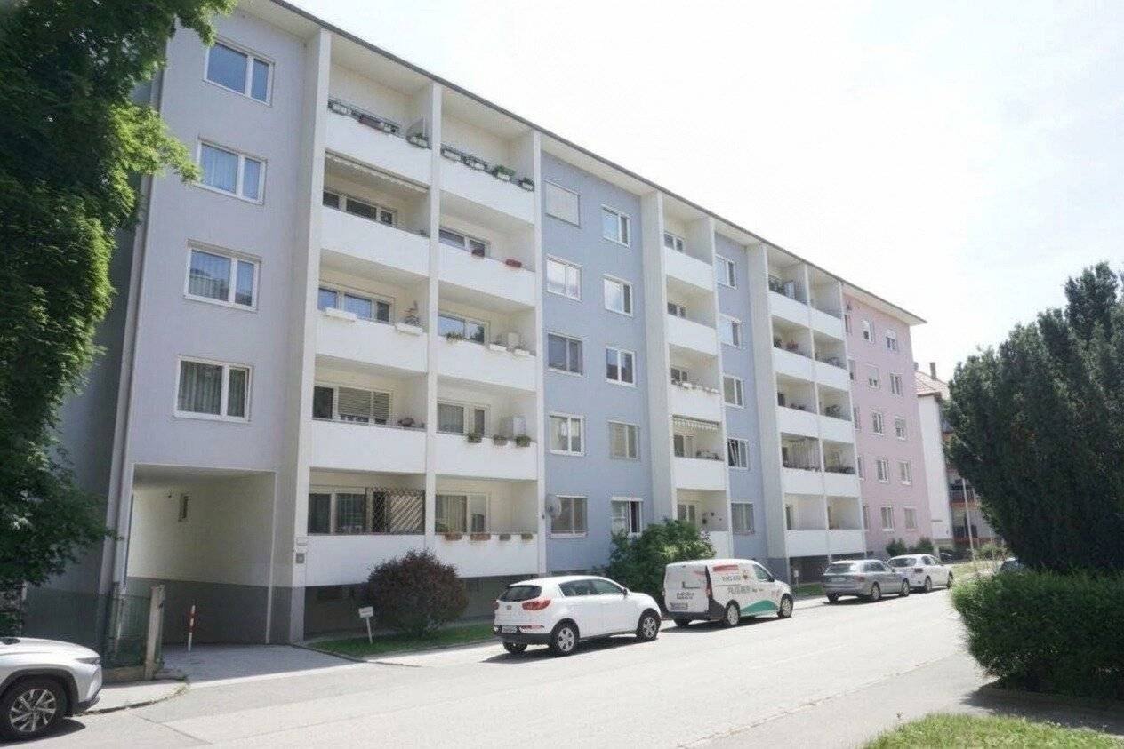 Helle Kleinwohnung im 4. - und letzten Stock mit Lift in Bruck/Mur - Bergstraße