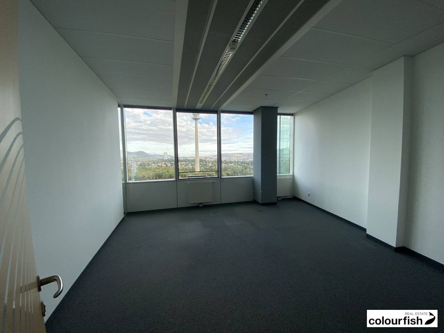 Modern office space in Saturn Tower
