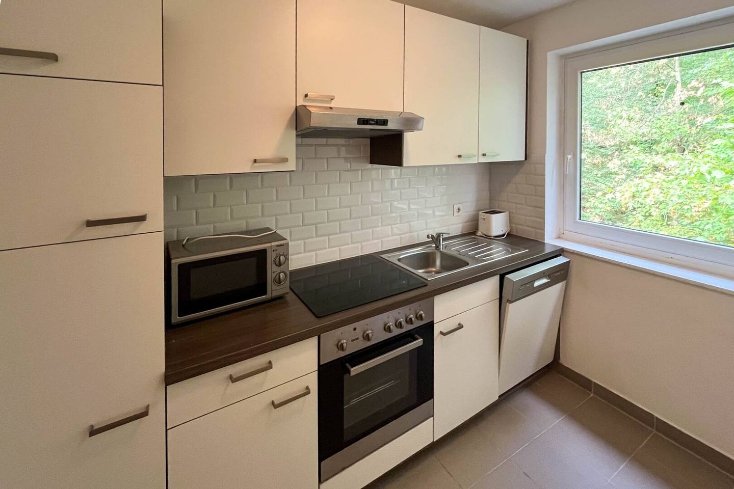 Attractive rental apartment in quiet green location opposite Schlosspark Laudon