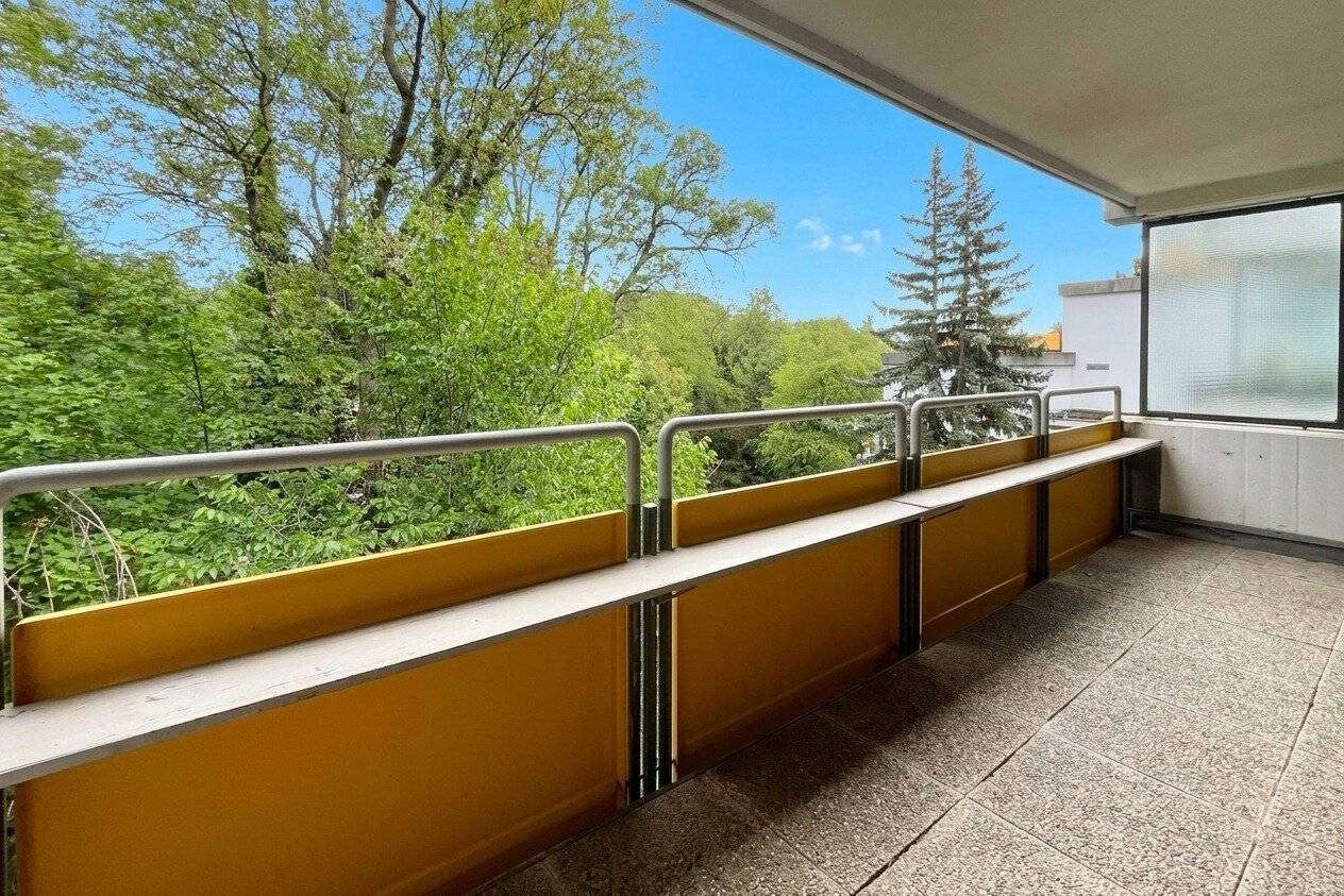Attractive rental apartment in quiet green location opposite Schlosspark Laudon