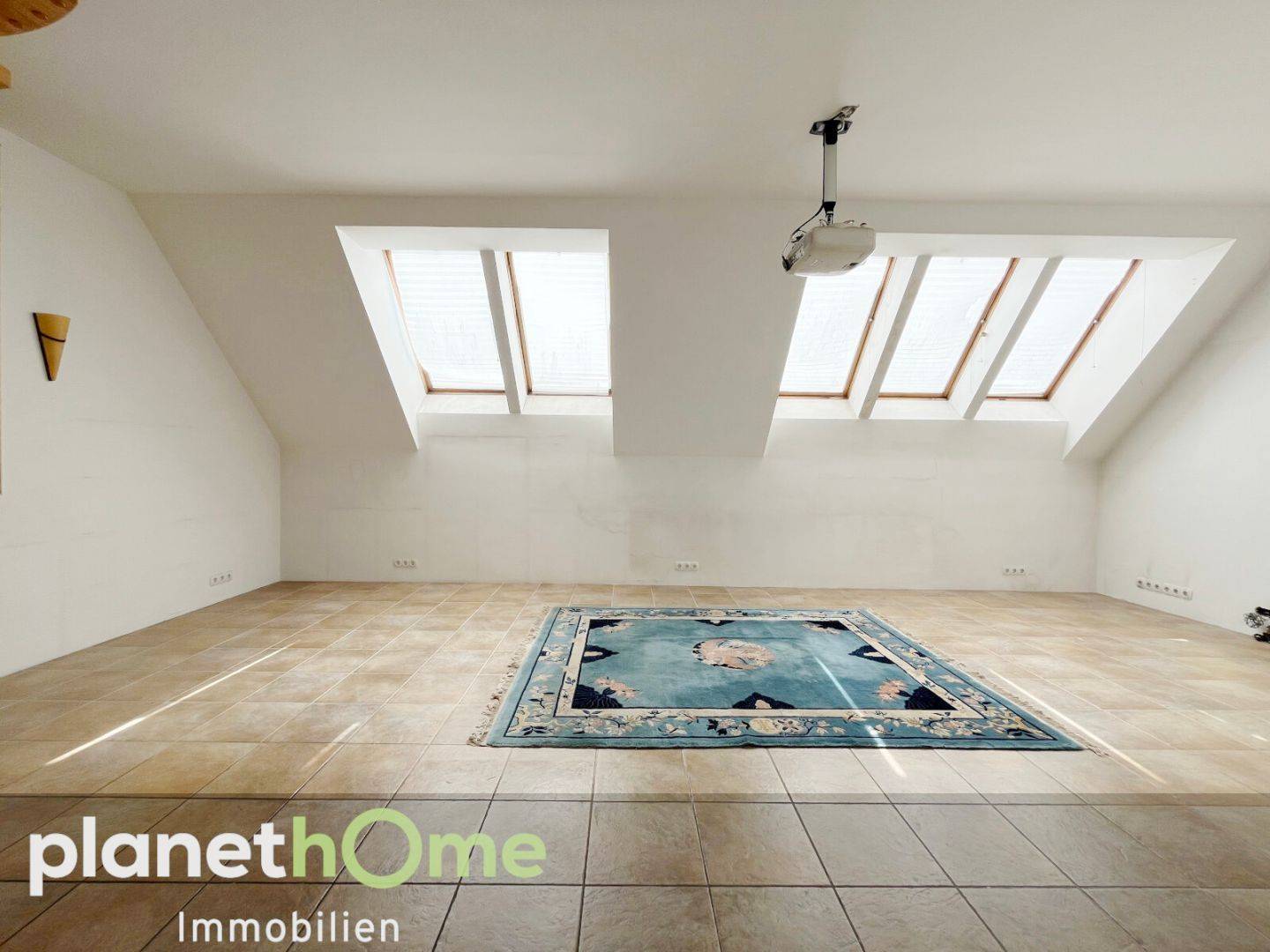 Bright Maisonettewohnung in period building with terrace