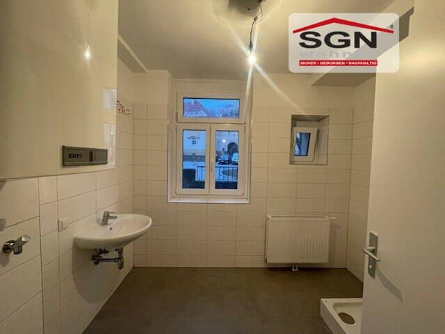 Ground floor 2-room renovated historic building apartment only 100m from Donau