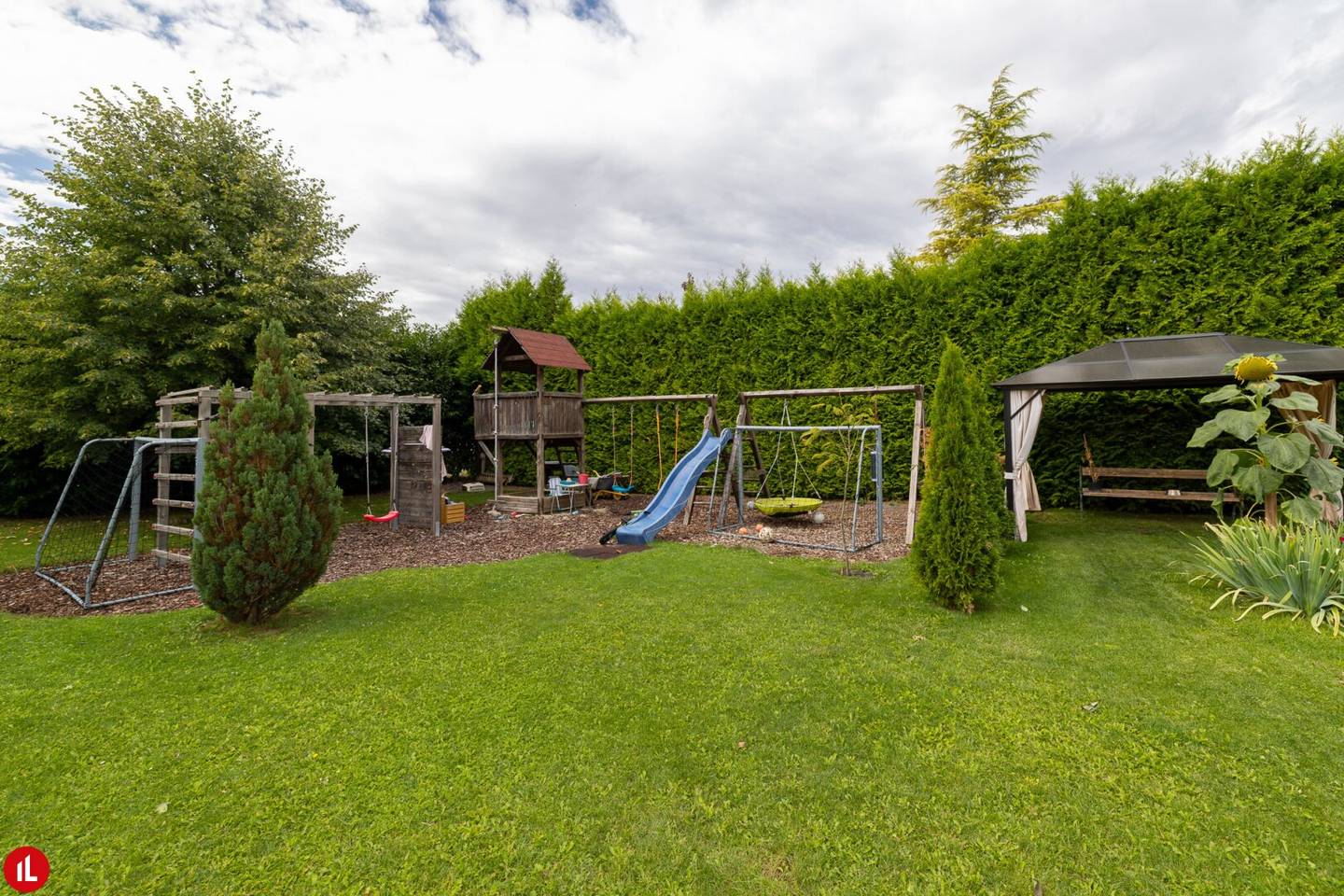 LOTS OF SPACE LOTS OF GREEN LOTS OF PRIVACY – FAMILY HOUSE ON 1,365 M² PLOT
