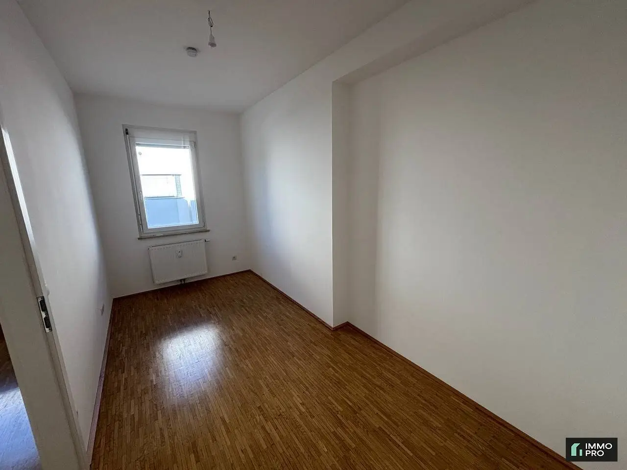 Bright 2-room apartment with modern fitted kitchen