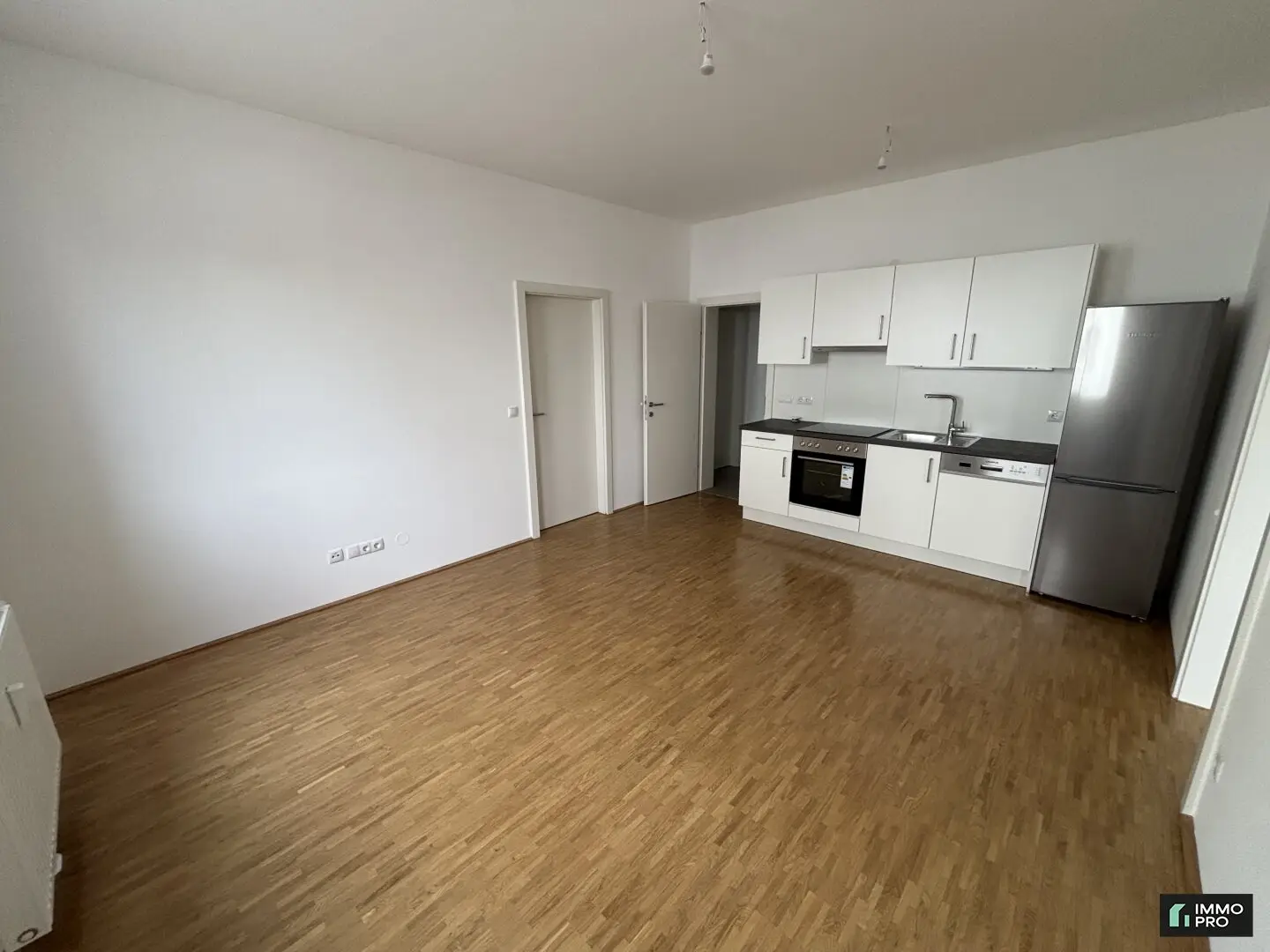 Bright 2-room apartment with modern fitted kitchen
