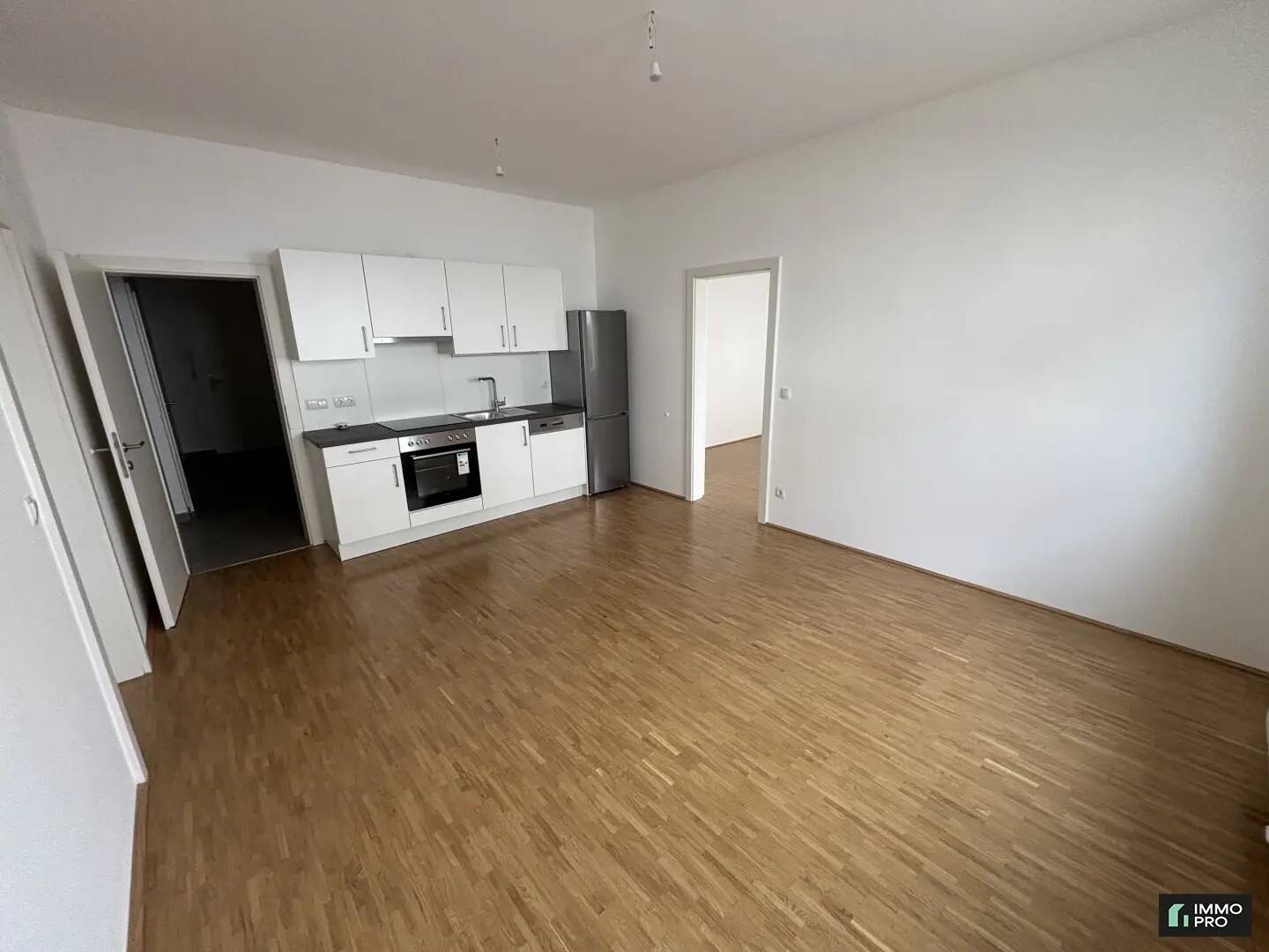 Bright 2-room apartment with modern fitted kitchen