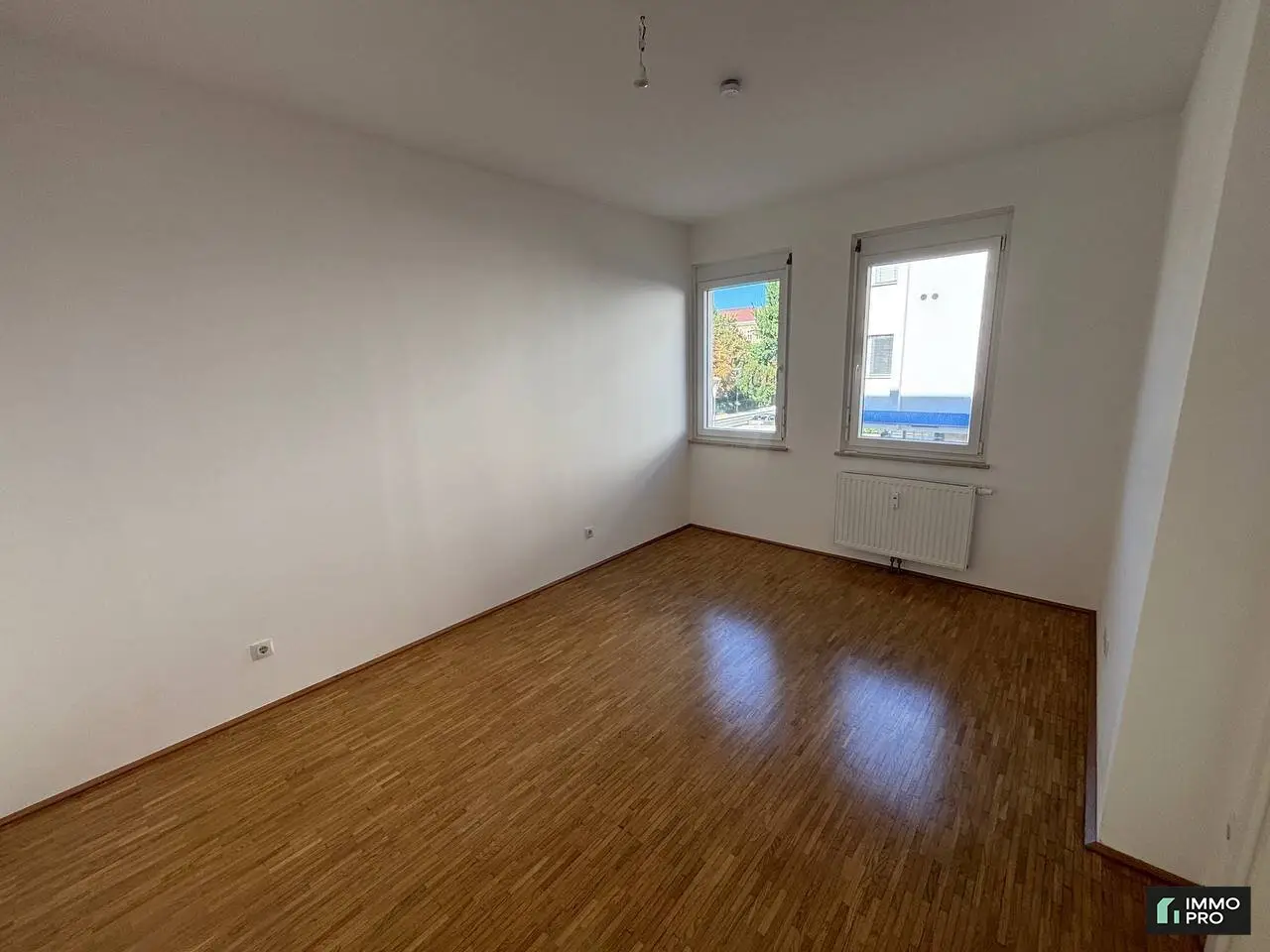 Bright 2-room apartment with modern fitted kitchen