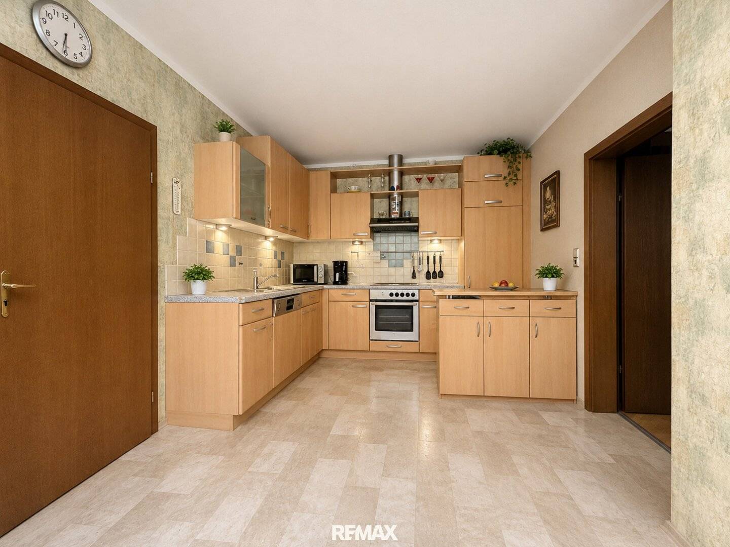 ***Schmuckes Einfamilienhaus in ruhiger Siedlungslage – Pool, Sauna, Werkstatt &amp; großes Nebengebäude***