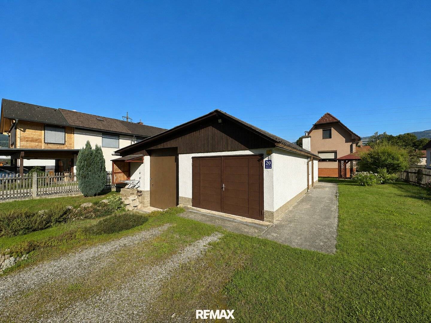 ***Schmuckes Einfamilienhaus in ruhiger Siedlungslage – Pool, Sauna, Werkstatt &amp; großes Nebengebäude***