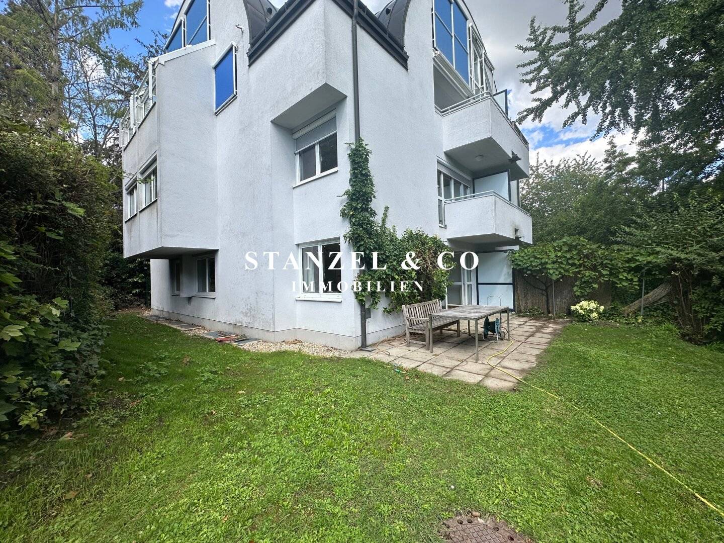 Sunny apartment with southwest garden in quiet green location
