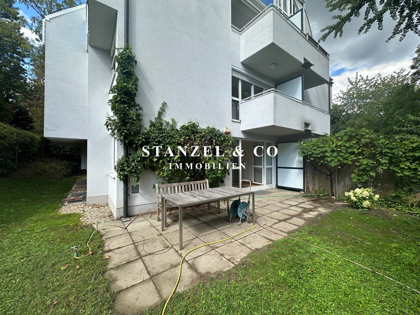 Sunny apartment with southwest garden in quiet green location