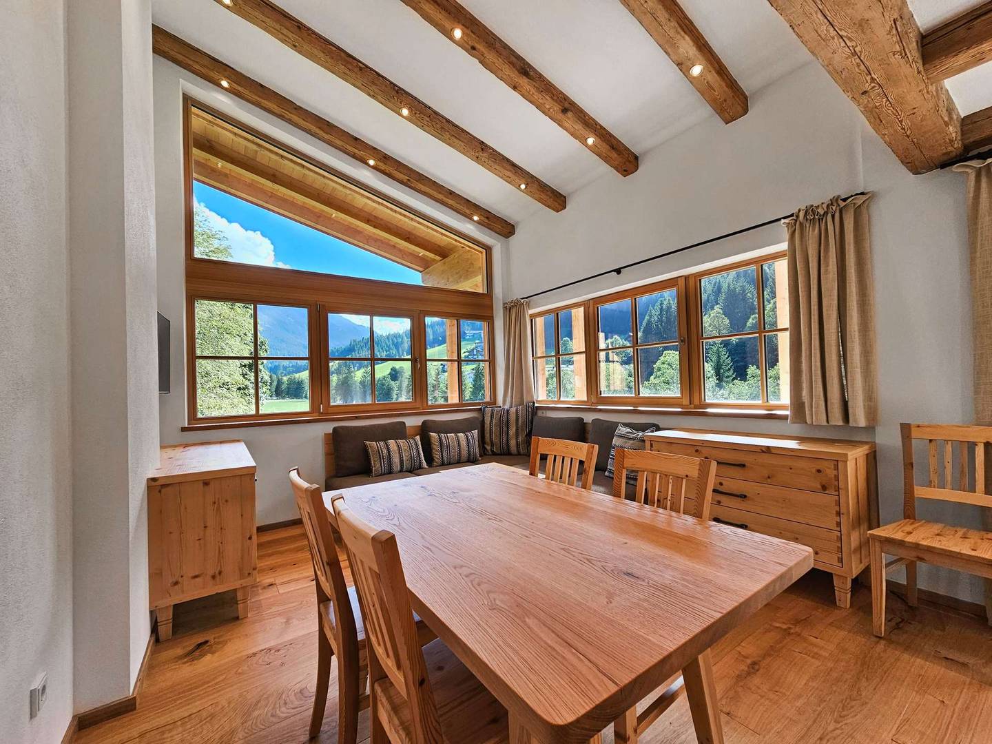 Sonnige Dachgeschosswohnung in grüner Naturlage