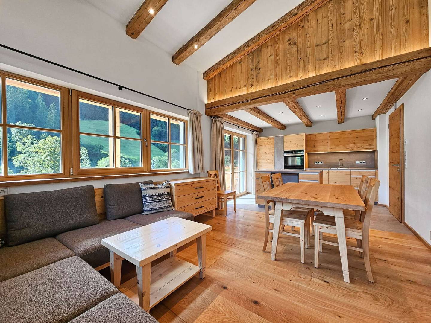 Sonnige Dachgeschosswohnung in grüner Naturlage