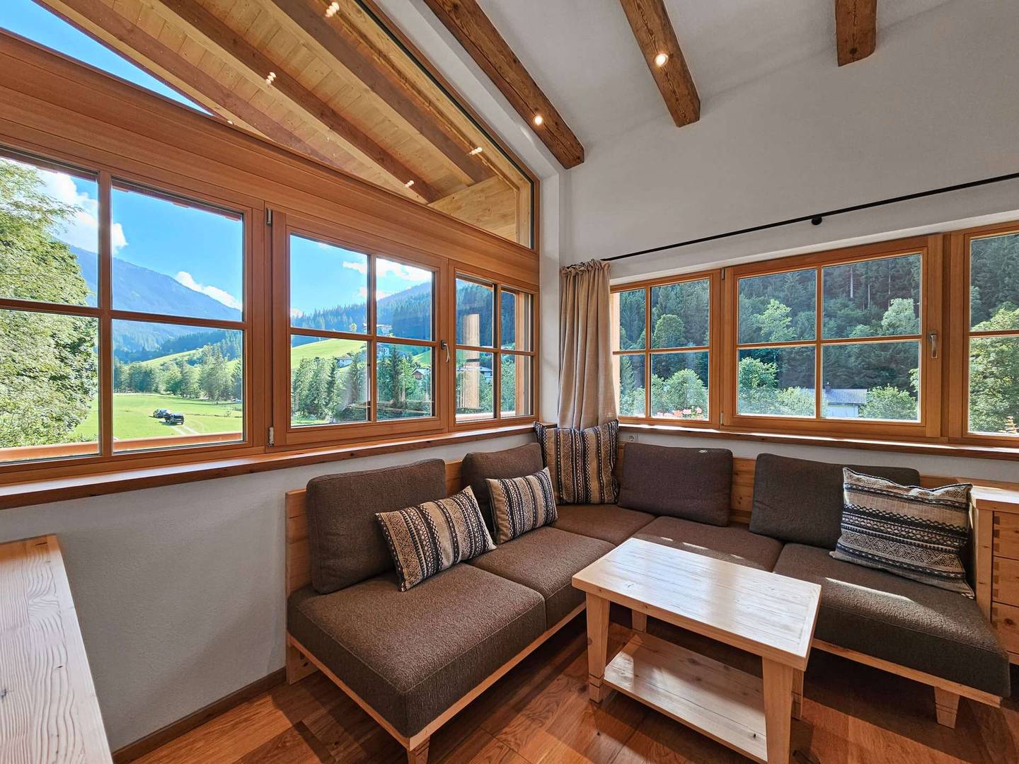 Sonnige Dachgeschosswohnung in grüner Naturlage