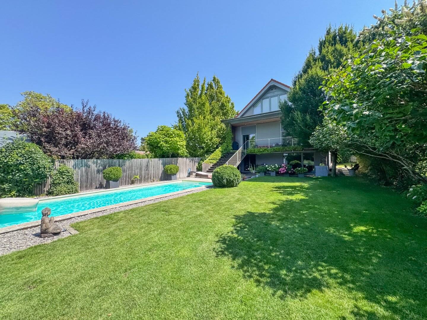 Einfamilienhaus mit Pool, Sauna &amp; Wohnkeller auf Eigengrund in Toplage von Baden bei Wien