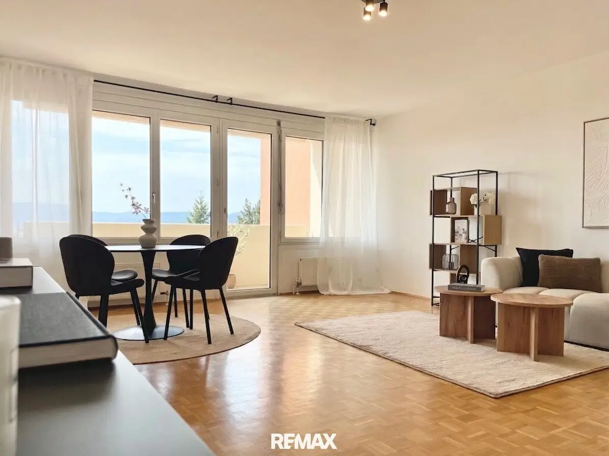 Spacious 4-room apartment in Graz with Loggia, distant view and plenty of light