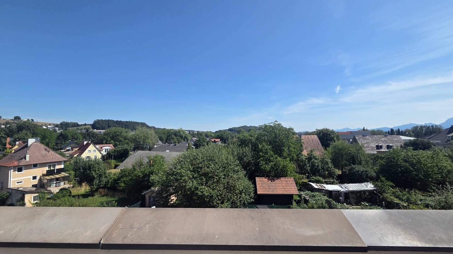 3-room apartment in the center of Vöcklabruck. Courtyard-facing with view of greenery - Owner-occupancy or rental - Free underground parking space (Commission-free)