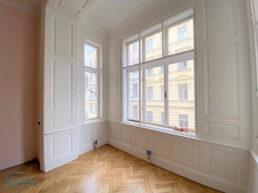Beautiful renovated old building apartment with loggia