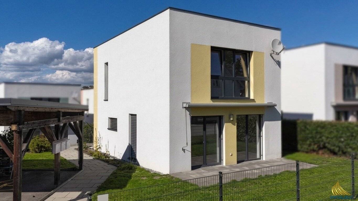 Helles Einfamilienhaus mit Terrasse und Garten