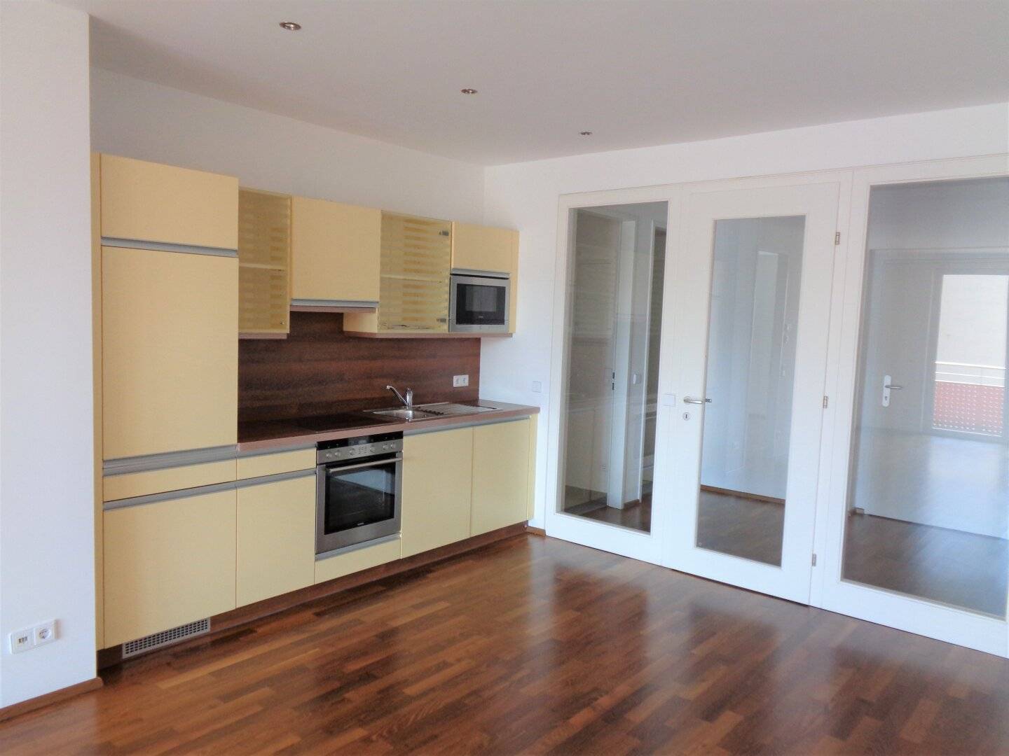 High-quality inner-city apartment with beautiful balcony