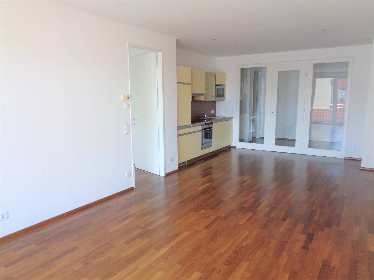 High-quality inner-city apartment with beautiful balcony