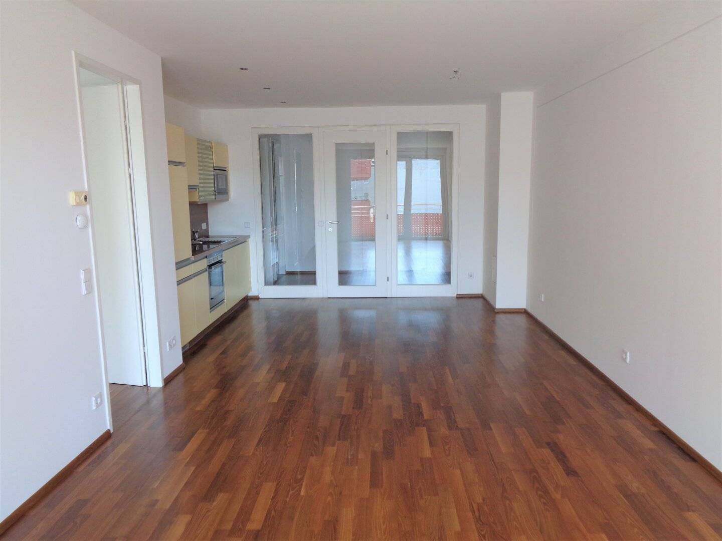 High-quality inner-city apartment with beautiful balcony