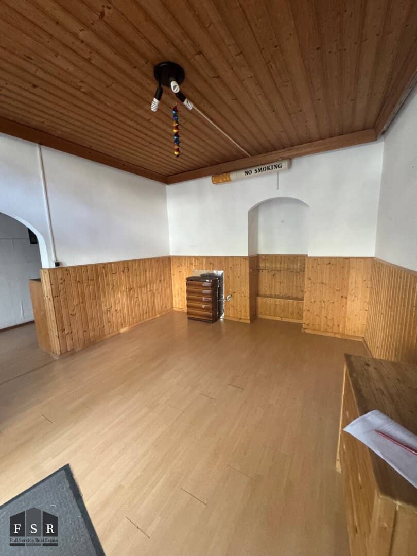 Kleines Geschäftslokal in Jugendstil- Zinshausjuwel! Laurentius Platz - U3 Nähe - Lokal / Büro / Arztpraxis / Geschäftszentrale / Yogastudio / Lager - viele Anwendungsmöglichkeiten!