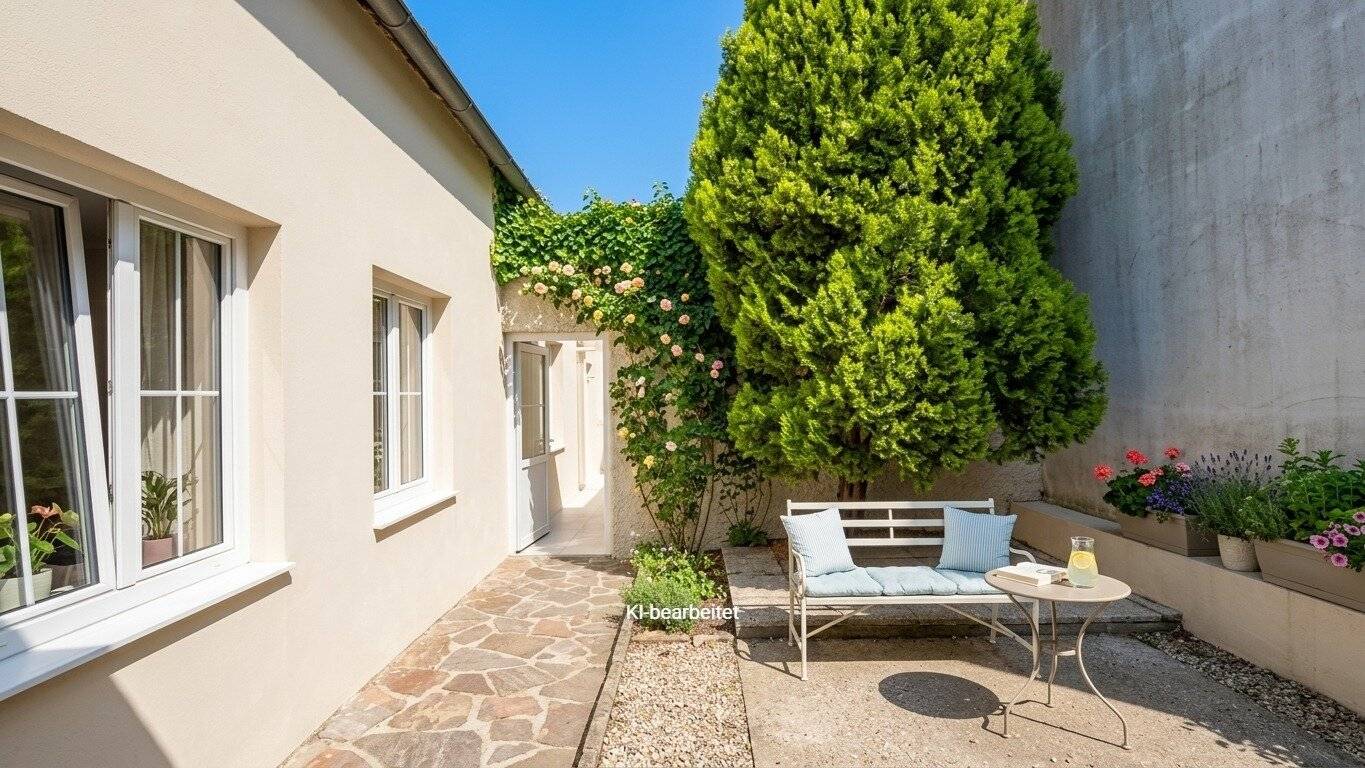 Two-family house in need of renovation on owner-occupied land with garden and two parking spaces on the property in Himberg near Vienna