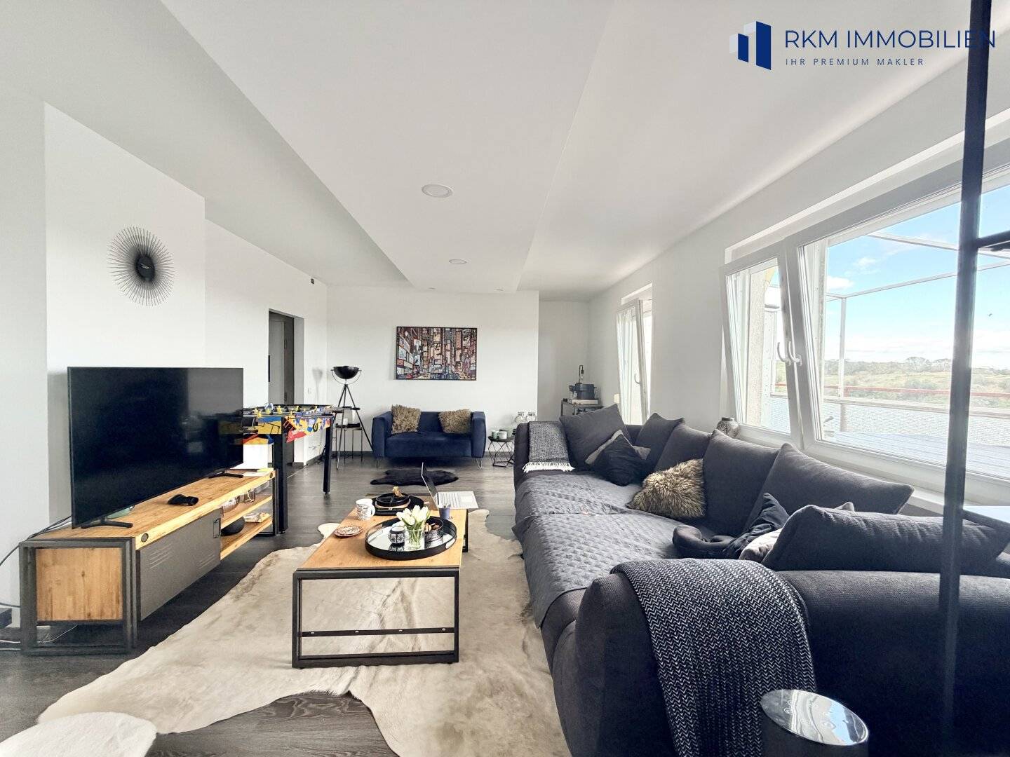 Spacious 4-room attic apartment with 360° panoramic view over all of Vienna