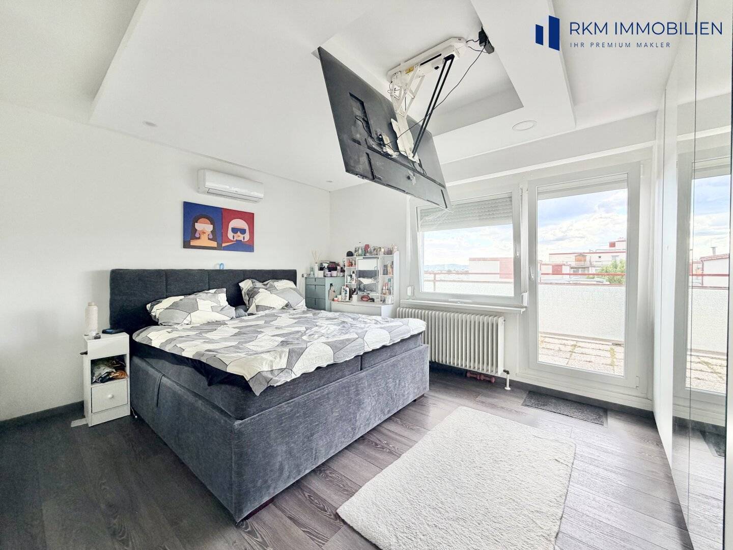 Spacious 4-room attic apartment with 360° panoramic view over all of Vienna