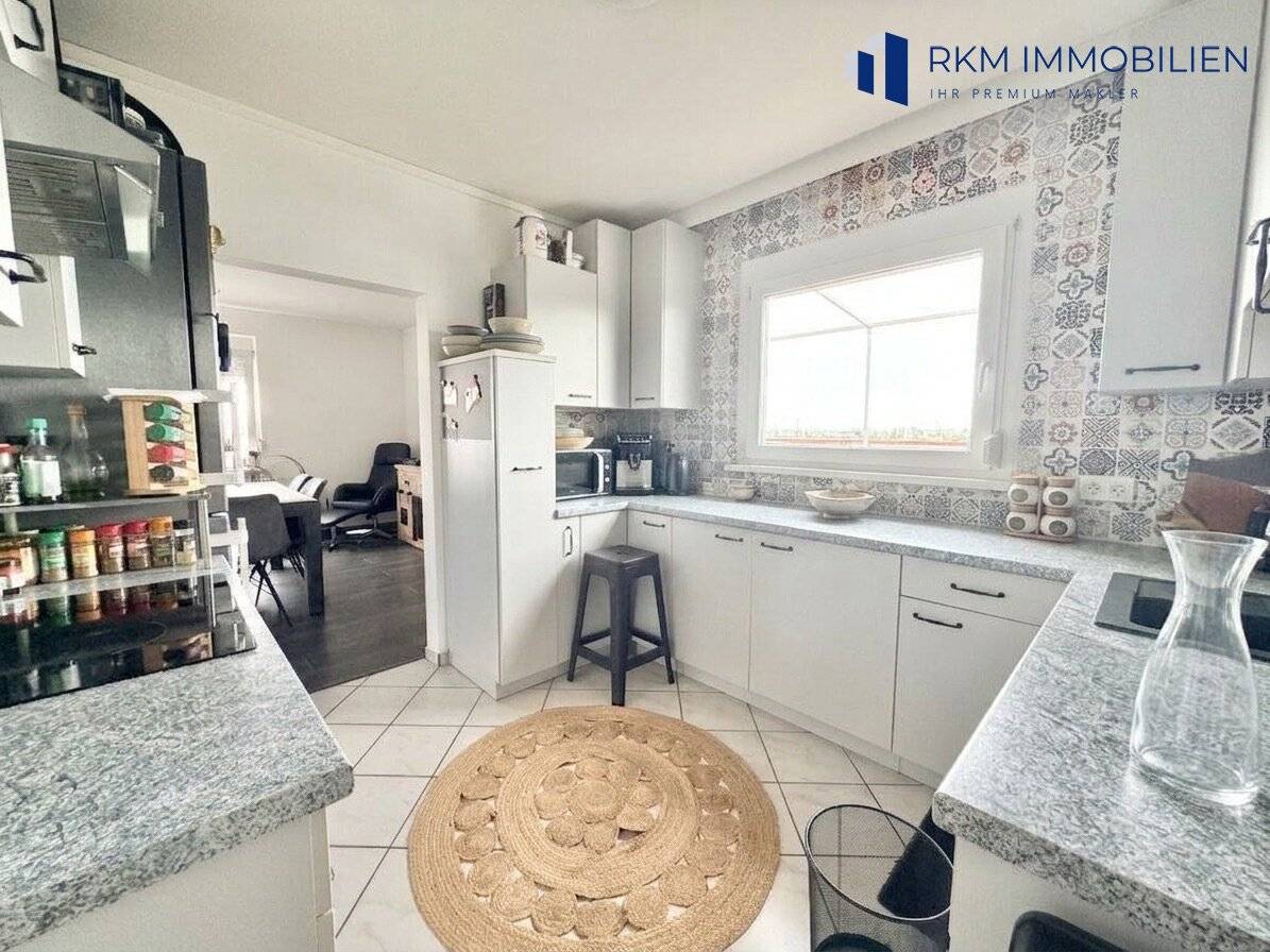 Spacious 4-room attic apartment with 360° panoramic view over all of Vienna