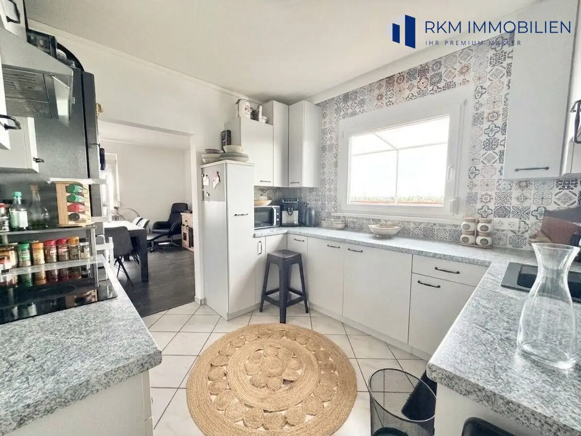 Spacious 4-room attic apartment with 360° panoramic view over all of Vienna