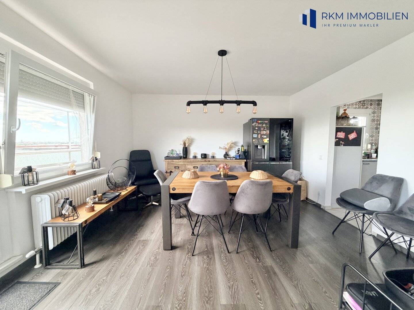 Spacious 4-room attic apartment with 360° panoramic view over all of Vienna