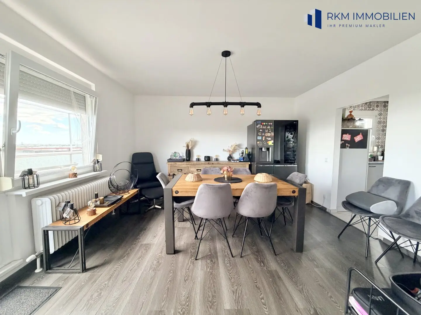 Spacious 4-room attic apartment with 360° panoramic view over all of Vienna
