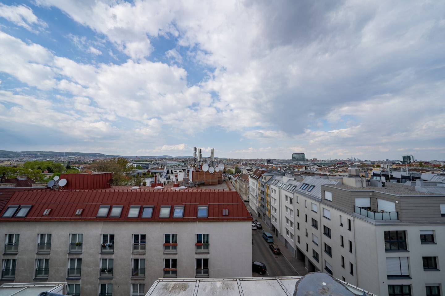 Bright 2-room apartment with stunning communal roof terrace