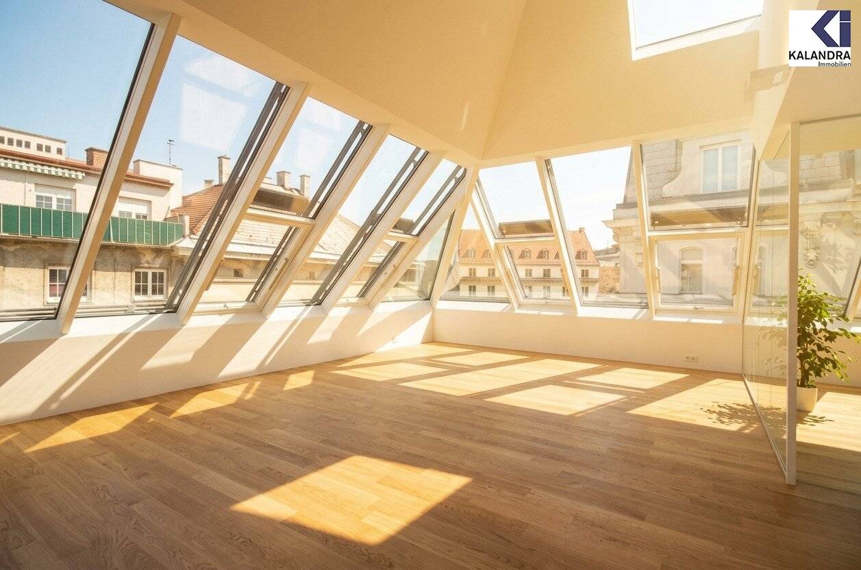 360° TOUR // PENTHOUSE APARTMENT near NASCHMARKT