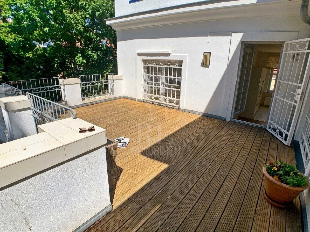 Terrace Apartment with Beautiful View in an Art Nouveau Villa on the Nussberg