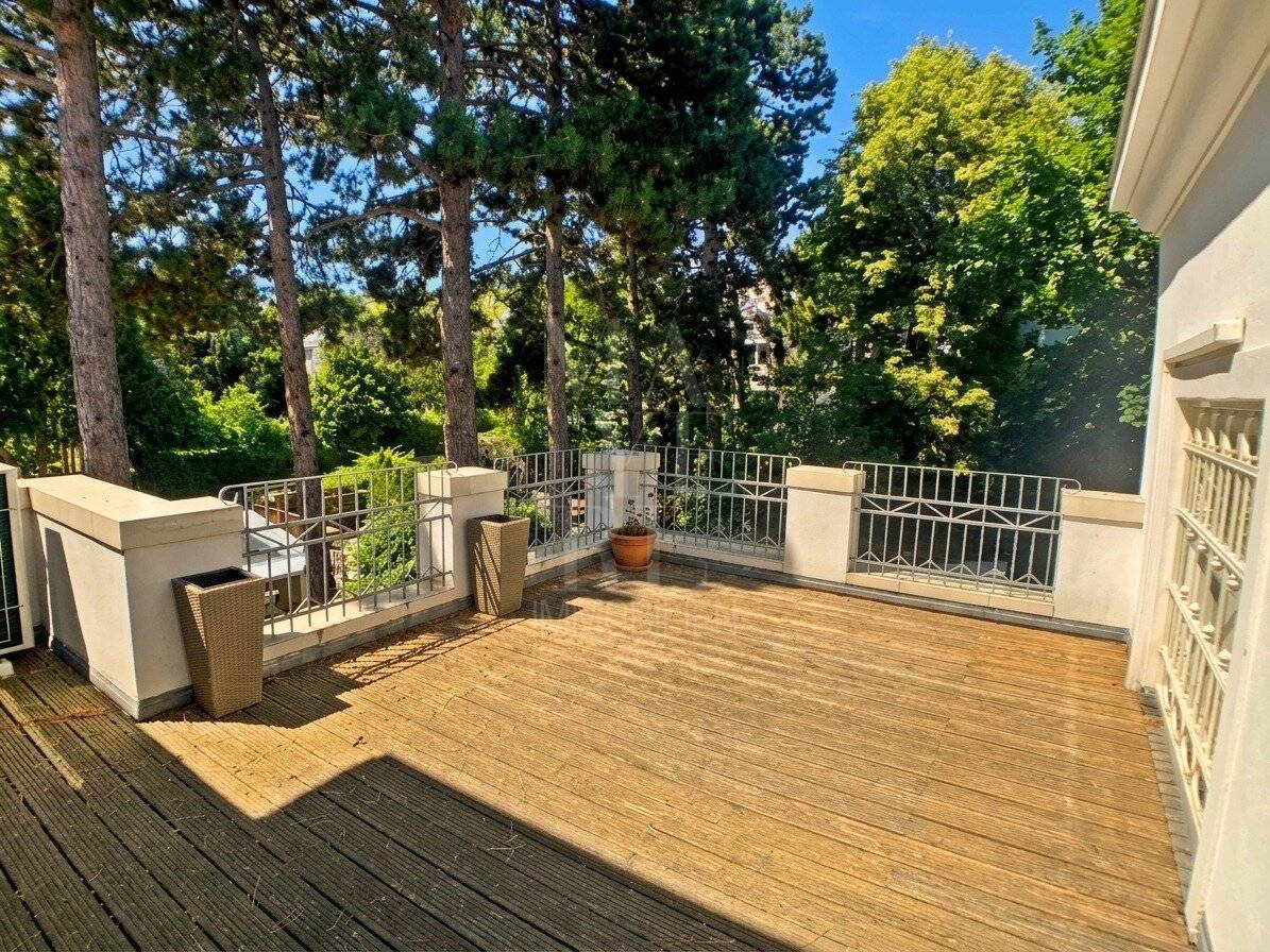 Terrace Apartment with Beautiful View in an Art Nouveau Villa on the Nussberg