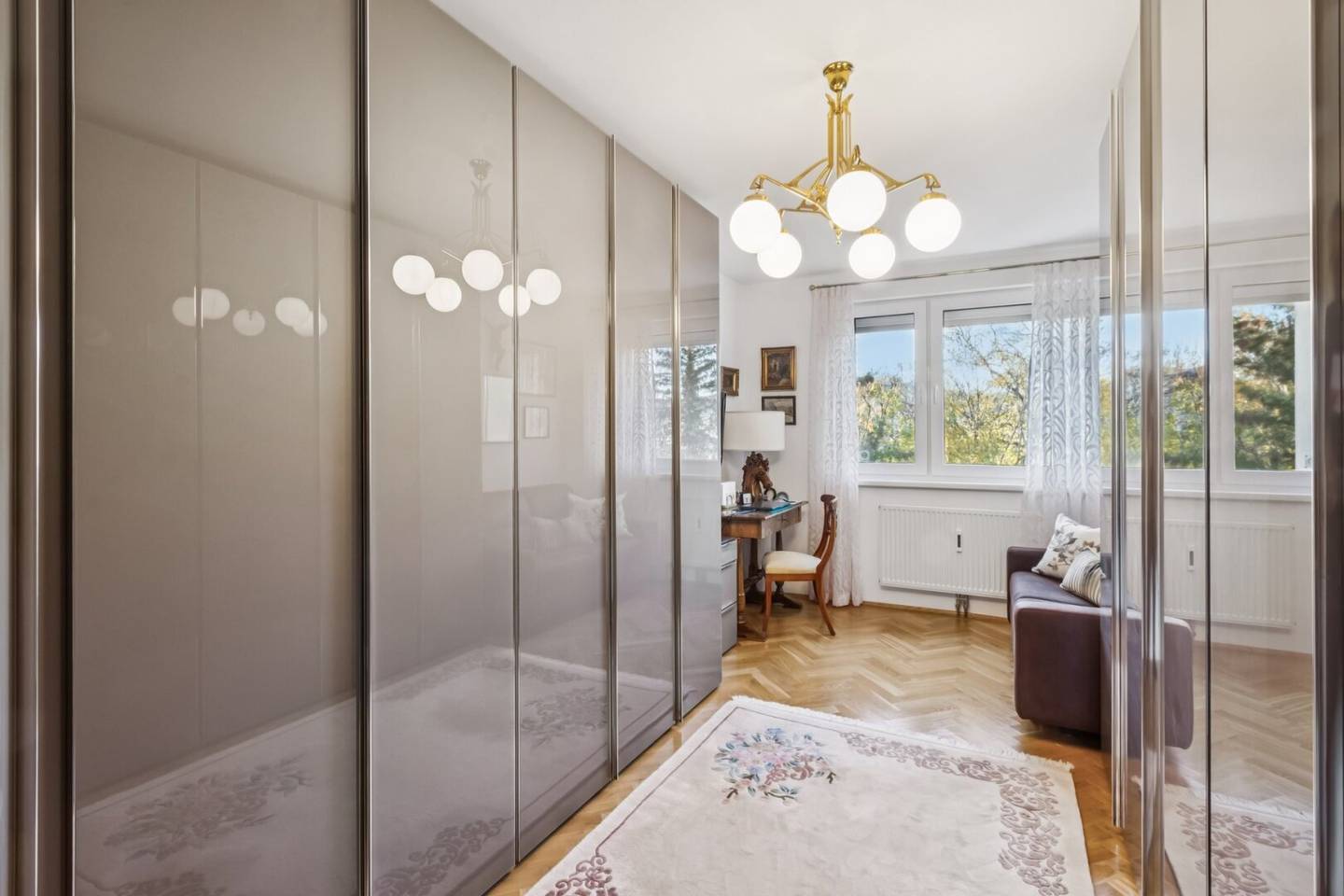 Investment apartment with lifelong right of residence: Stunning 4-room apartment with loggia and garden